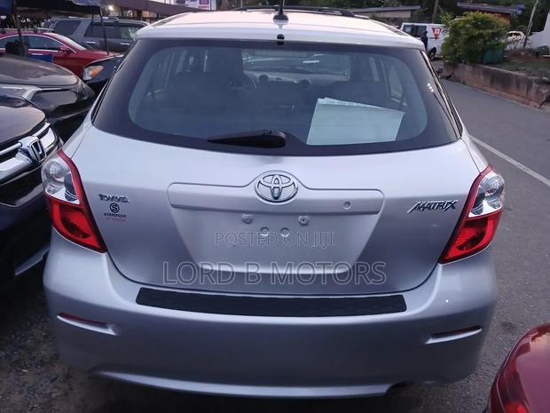 Toyota Matrix Hatchback FWD (1.8L 4cyl 5M) 2010 Silver