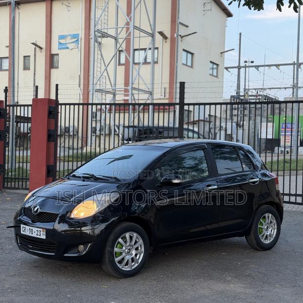 Toyota Vitz 1.3 AWD 5dr 2010 Black