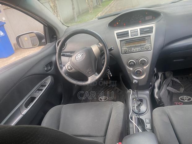 Toyota Yaris 2010 White