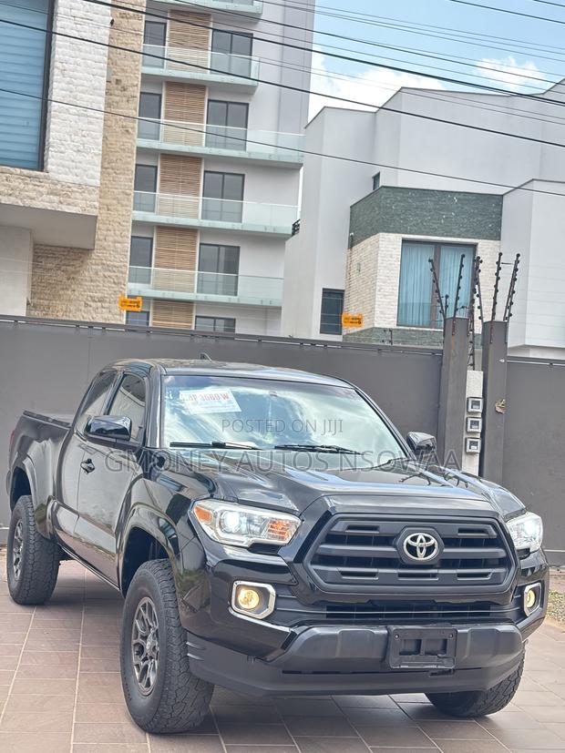 Toyota Tacoma SR5 2018 Black