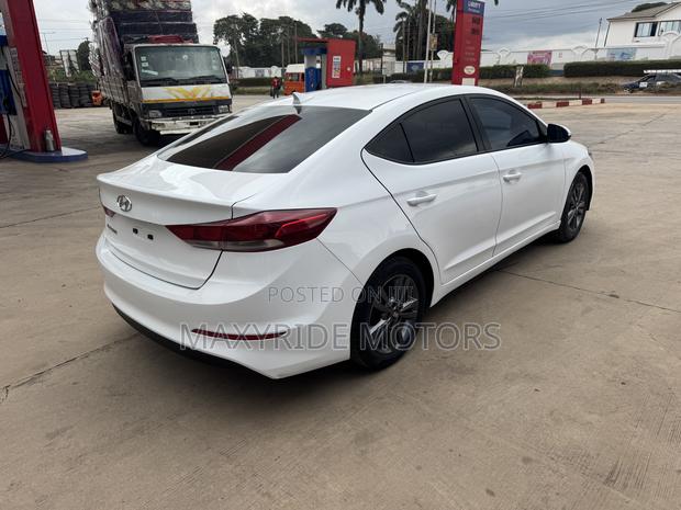 Hyundai Elantra 2017 White
