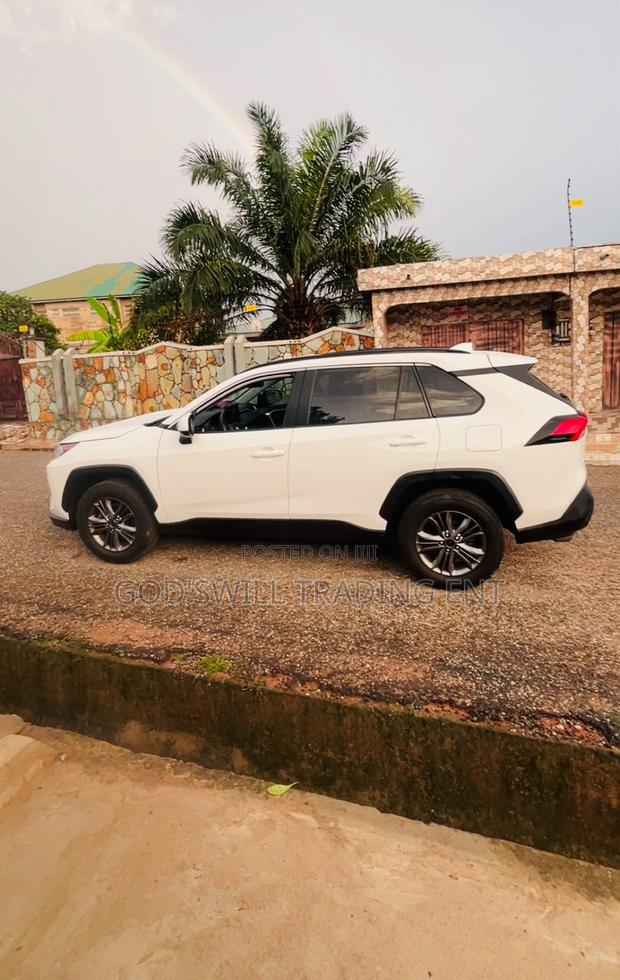 Toyota RAV4 LE AWD 2020 White