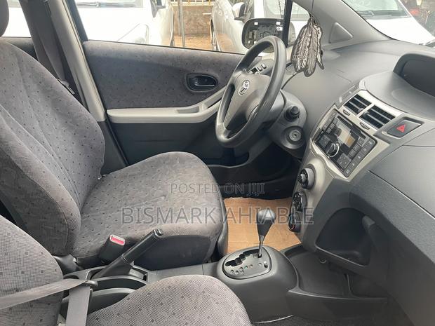 Toyota Vitz 1.3 AWD 5dr 2010 Black