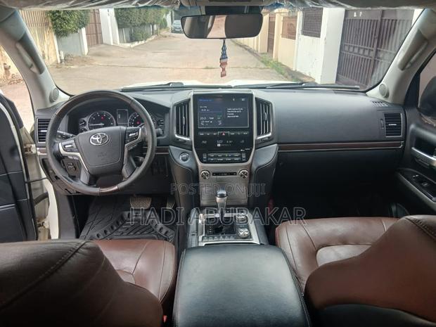 Toyota Land Cruiser 4.5 V8 VXR 2019 White