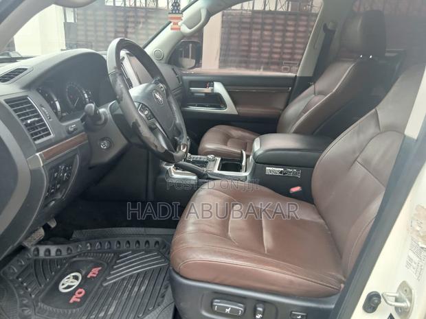 Toyota Land Cruiser 4.5 V8 VXR 2019 White