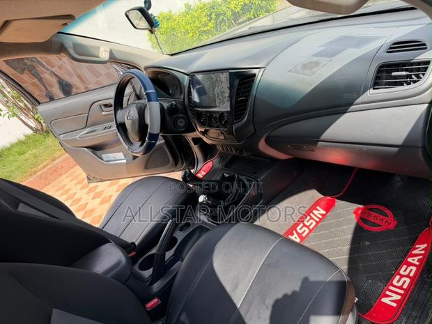 Mitsubishi L200 Club Cab 2.4 154hp 4WD 2019 Black