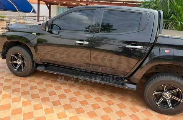 Mitsubishi L200 Club Cab 2.4 154hp 4WD 2019 Black