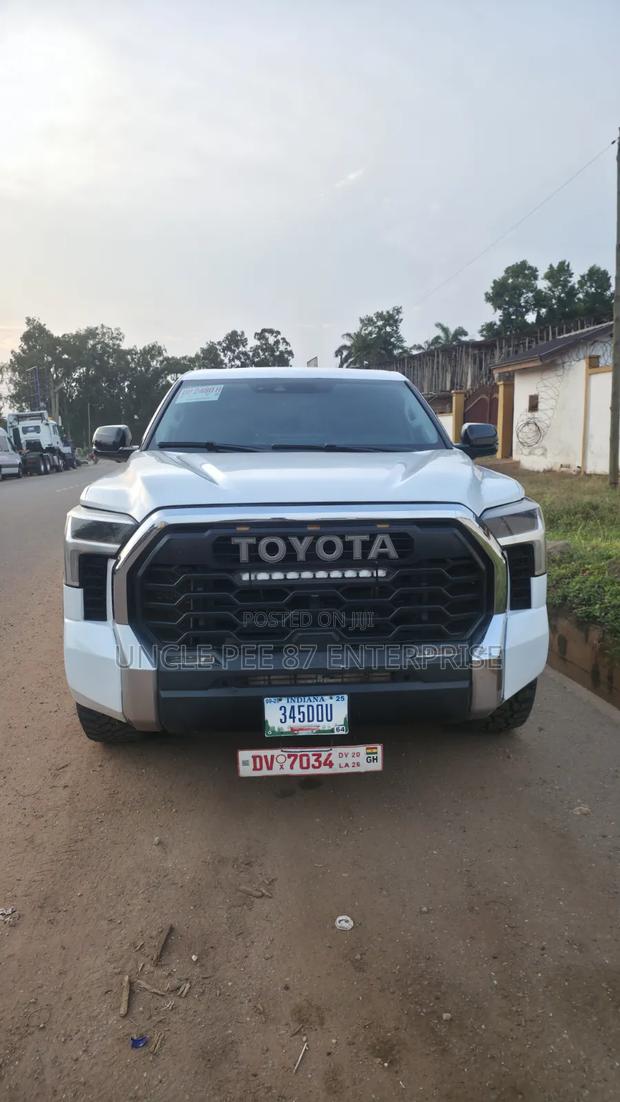 Toyota Tundra Platinum CrewMax 5.5' Bed 2024 White