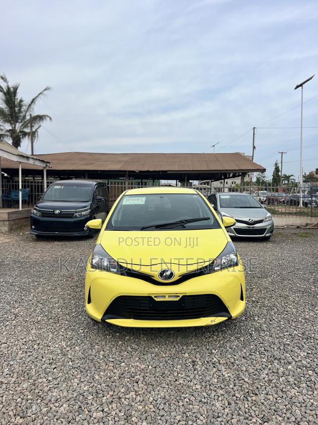 Toyota Vitz 1.3 AWD 3dr 2015 Yellow