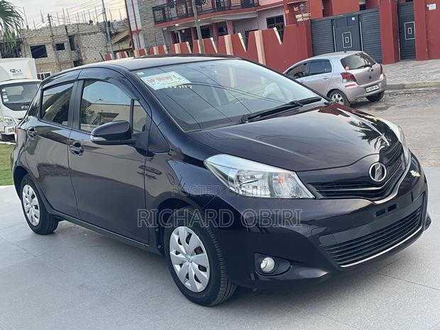 Toyota Vitz 1.3 FWD 5dr 2013 Black