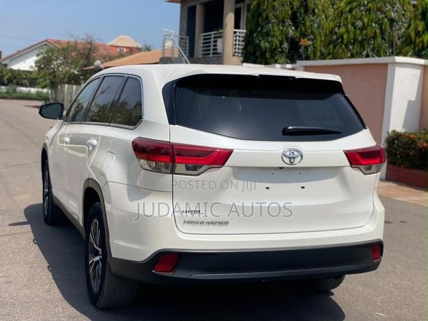 Toyota Highlander LE 2019 White