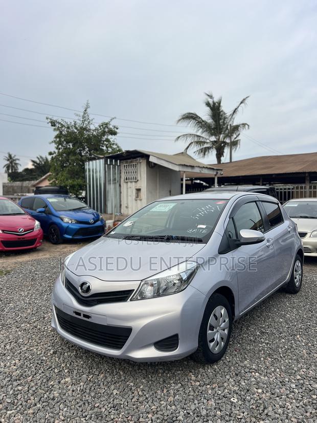 Toyota Vitz 1.3 AWD 3dr 2014 Silver