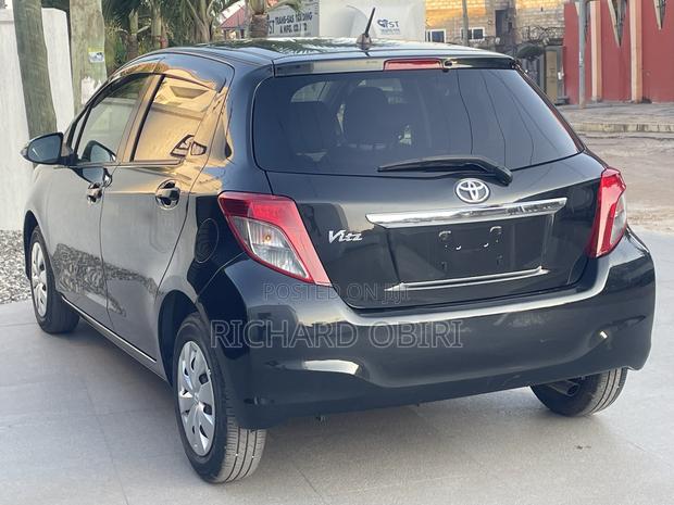 Toyota Vitz 1.3 FWD 5dr 2013 Black