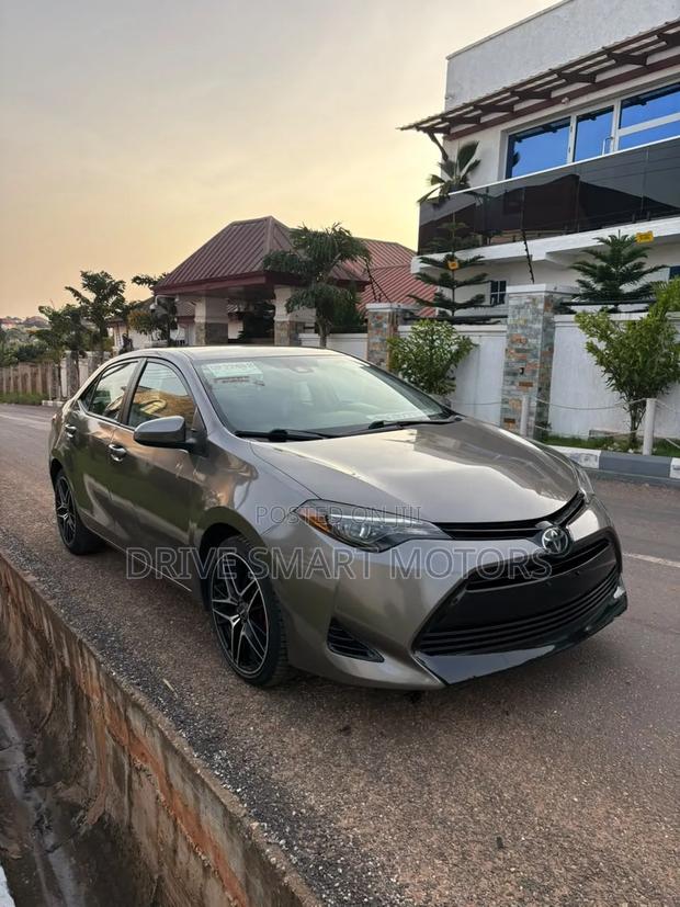 Toyota Corolla 2017 Brown