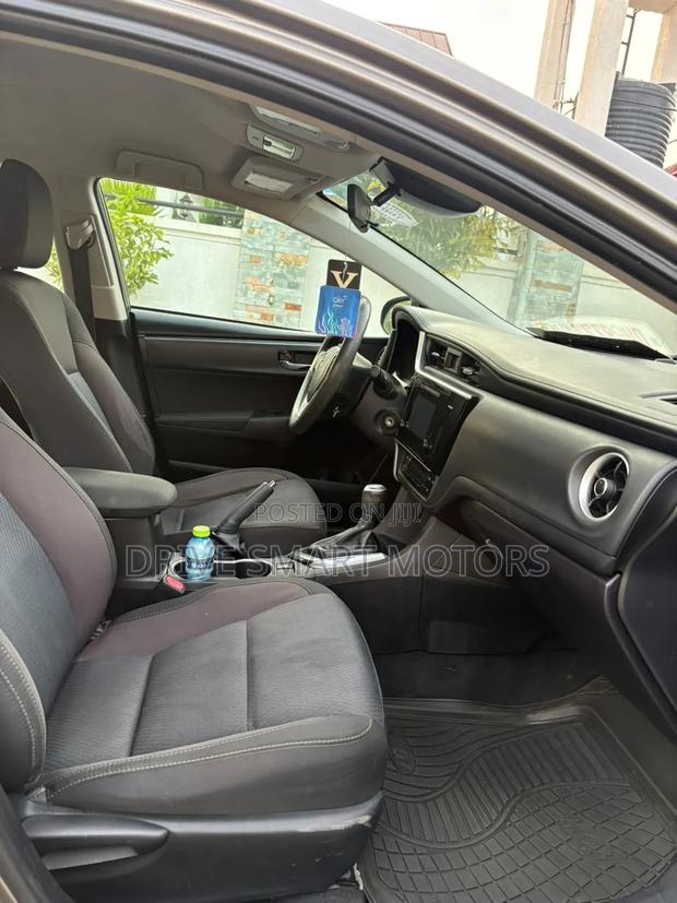 Toyota Corolla 2017 Brown