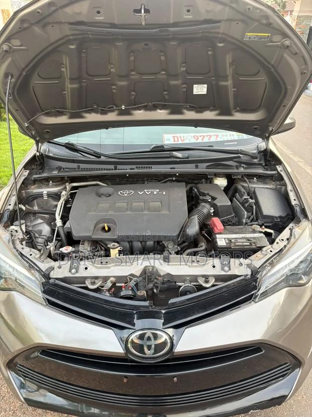 Toyota Corolla 2017 Brown