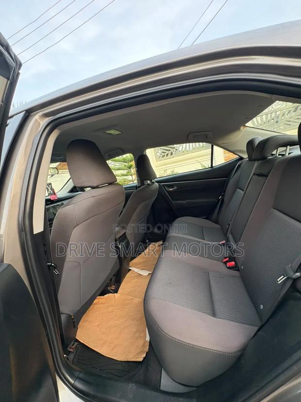 Toyota Corolla 2017 Brown