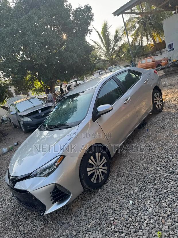 Toyota Corolla 2017 Silver