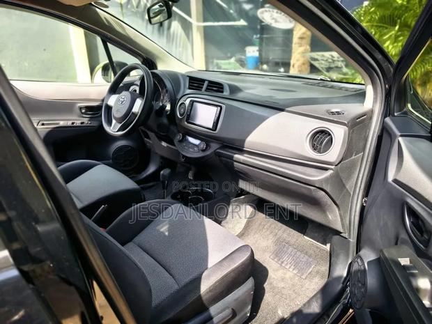 Toyota Vitz 1.3 FWD 5dr 2013 Black