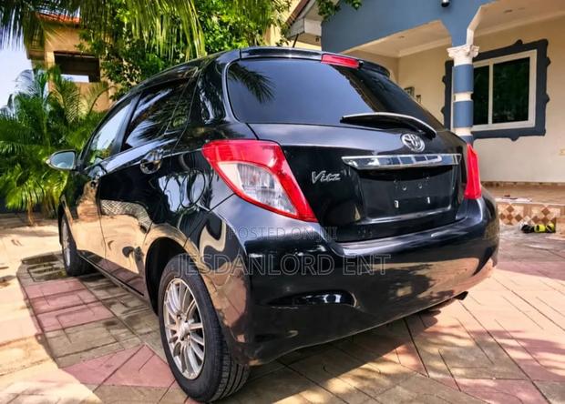 Toyota Vitz 1.3 FWD 5dr 2013 Black