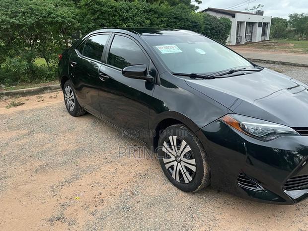 Toyota Corolla LE (1.8L 4cyl 2A) 2018 Black