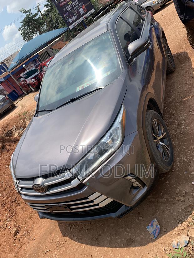 Toyota Highlander LE 4x2 (2.7L 4cyl 6A) 2017