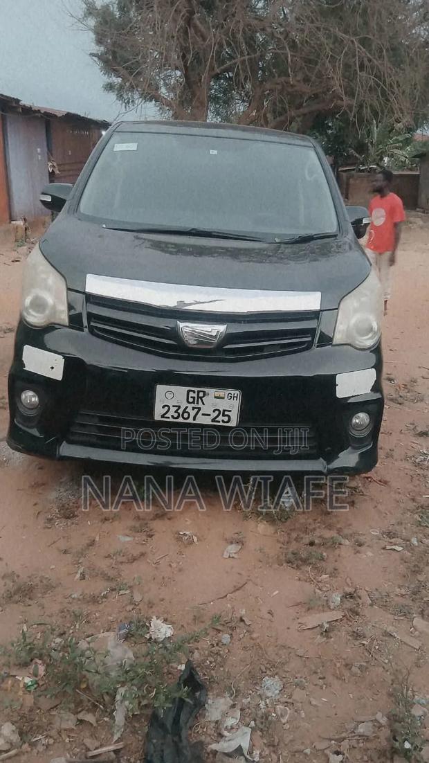 Toyota Noah 2014 Black