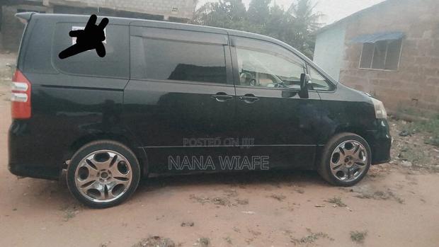 Toyota Noah 2014 Black