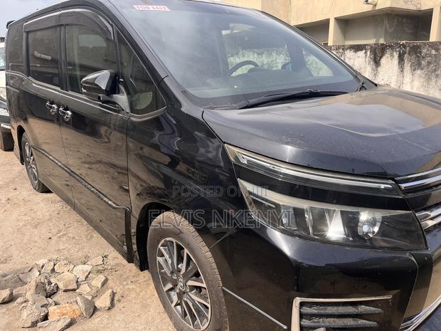 Toyota Voxy V 2WD 7-Seater 2015 Black