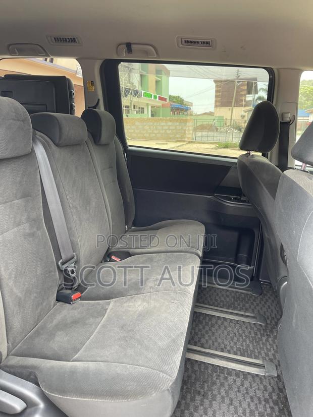 Toyota Voxy 2012 Silver
