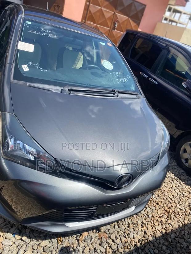 Toyota Vitz 2015 Gray
