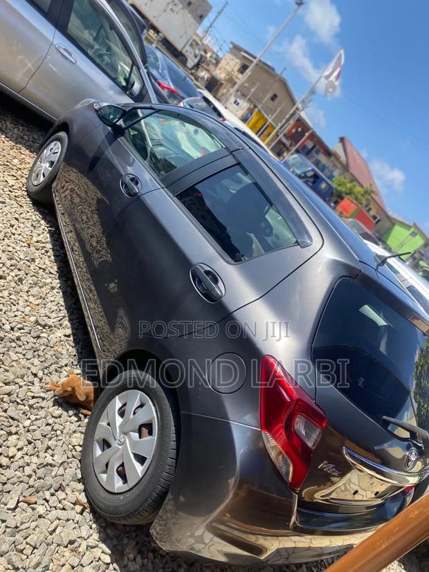 Toyota Vitz 2015 Gray