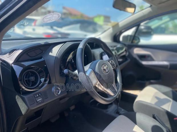 Toyota Vitz 2015 Gray