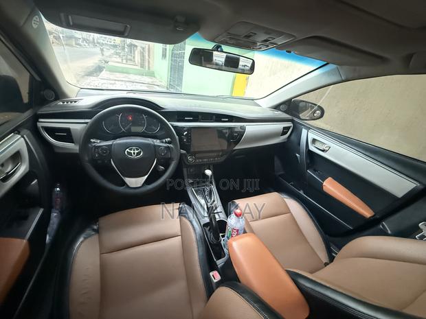 Toyota Corolla LE 4dr Sedan (1.8L 4cyl CVT) 2016 White