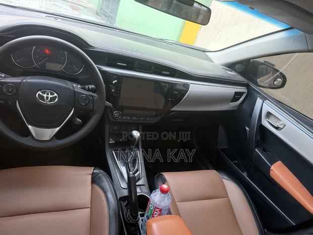 Toyota Corolla LE 4dr Sedan (1.8L 4cyl CVT) 2016 White