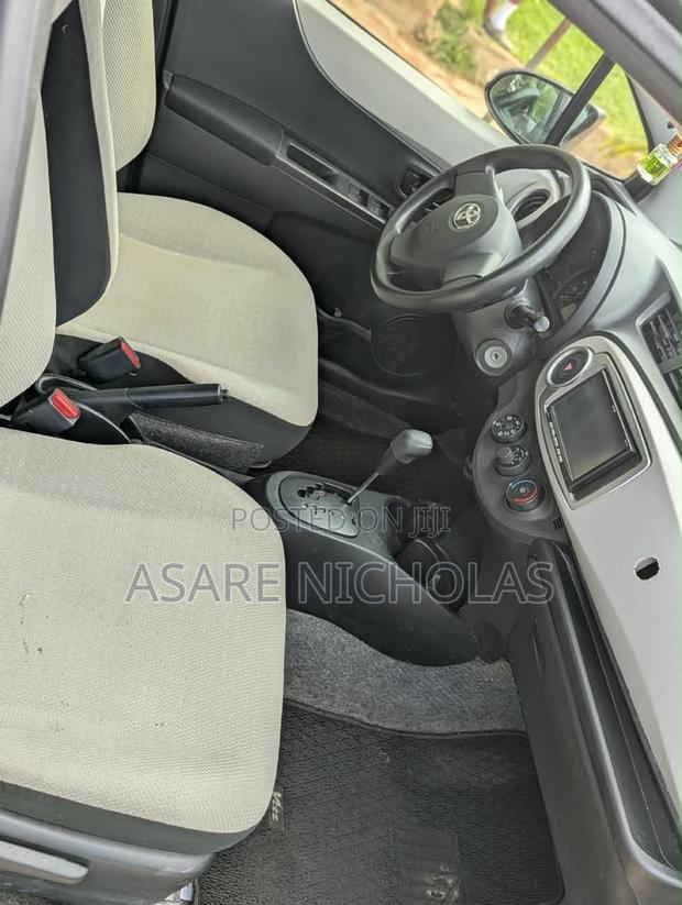 Toyota Vitz 2012 Black