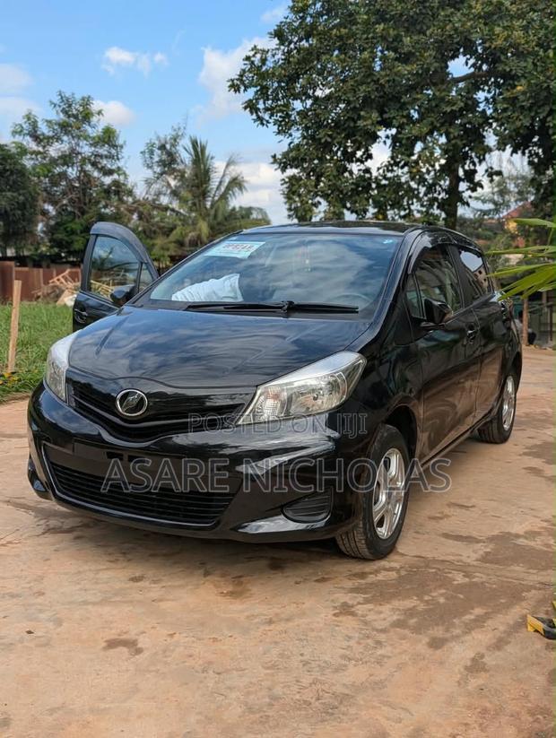 Toyota Vitz 2012 Black