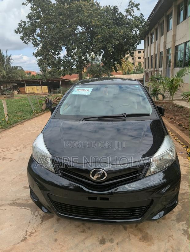Toyota Vitz 2012 Black