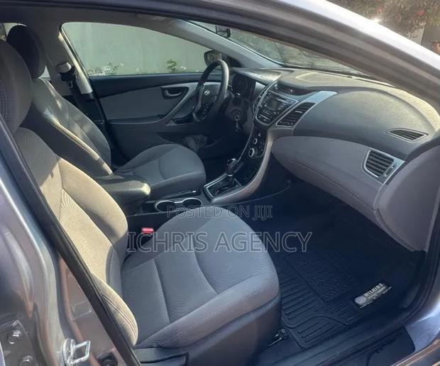 Hyundai Elantra Limited 4dr Sedan (1.8L 4cyl 6A) 2015 Gray