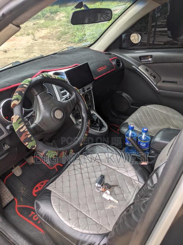 Toyota Matrix Hatchback FWD (1.8L 4cyl 5M) 2009 Silver