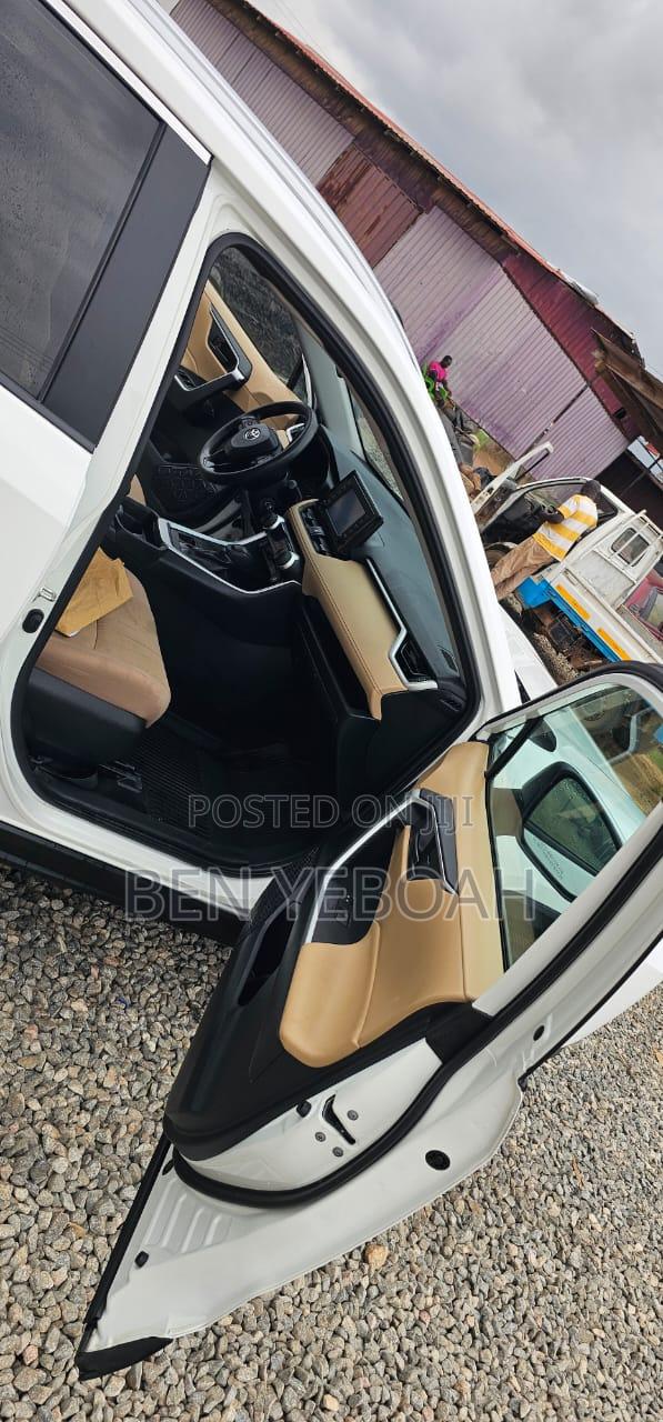 Toyota RAV4 XLE AWD 2019 White