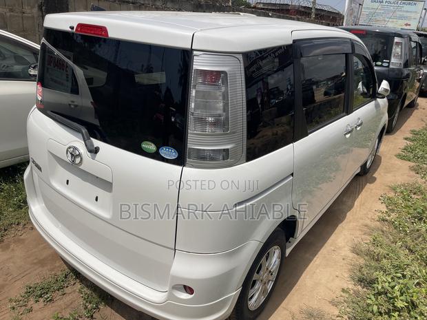 Toyota Sienta 1.5 FWD 2013 White