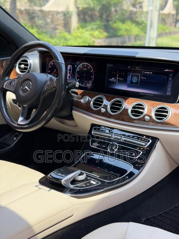 Mercedes-Benz E300 2018 Blue