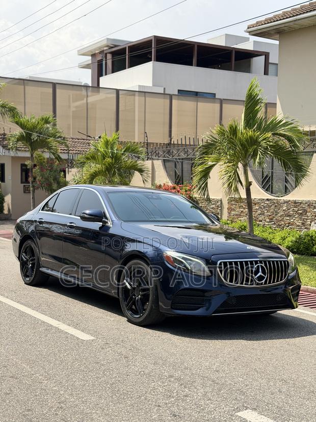 Mercedes-Benz E300 2018 Blue