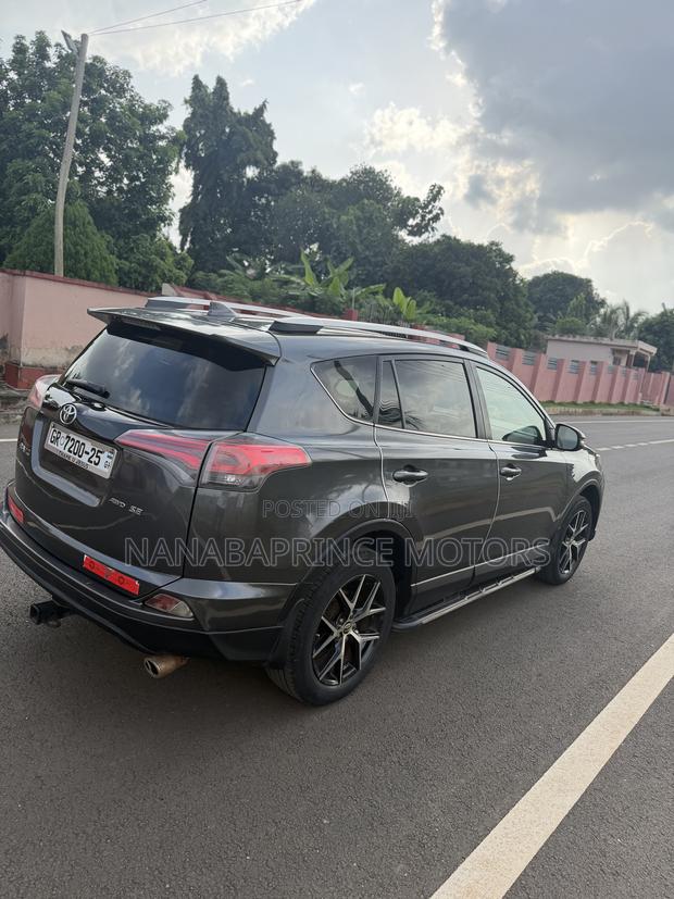 Toyota RAV4 Limited AWD (2.5L 4cyl 6A) 2017 Gray