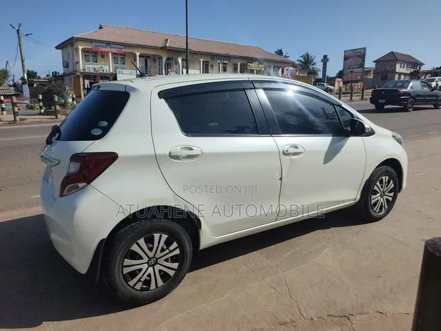Toyota Vitz 2015 Silver