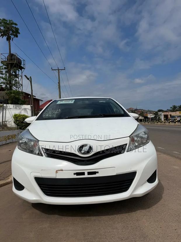 Toyota Vitz 1.3 AWD 5dr 2013 White