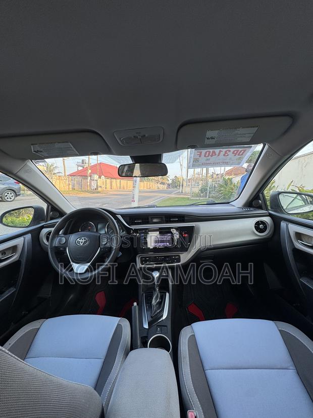 Toyota Corolla LE (1.8L 4cyl 2A) 2018 Silver