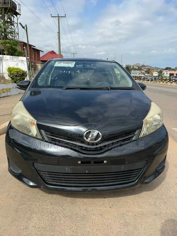 Toyota Vitz 2013 Black