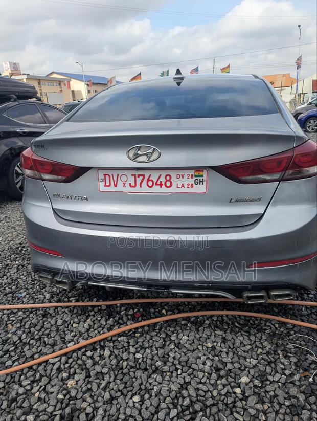 Hyundai Elantra Limited Sedan FWD (2.0L 4cyl 6A) 2017 Gray